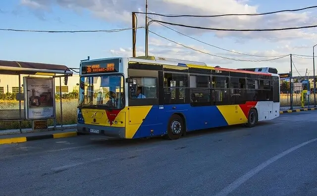 Autobus z lotniska do Salonik