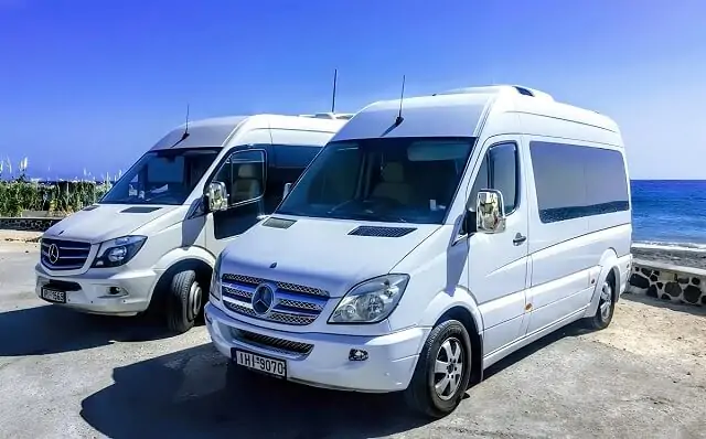 Shuttle w lotnisku Santorini