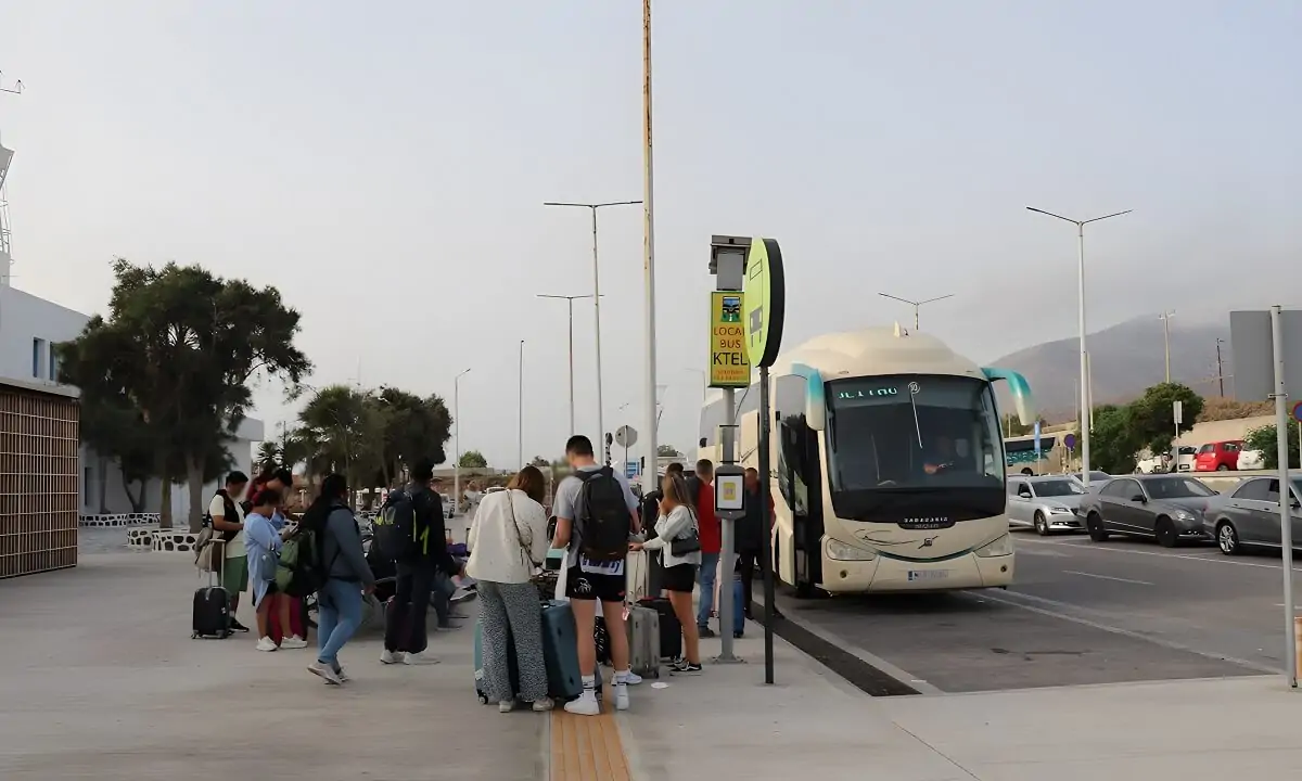 Autobusy z lotniska Santorini