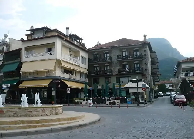 Miasto Litochoro u podnóża Olimpu