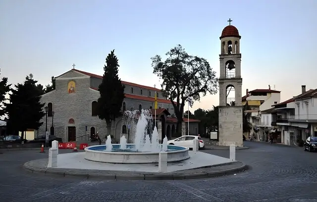 Plac w mieście Litochoro