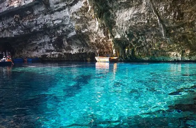 Woda w jeziorze Melissani
