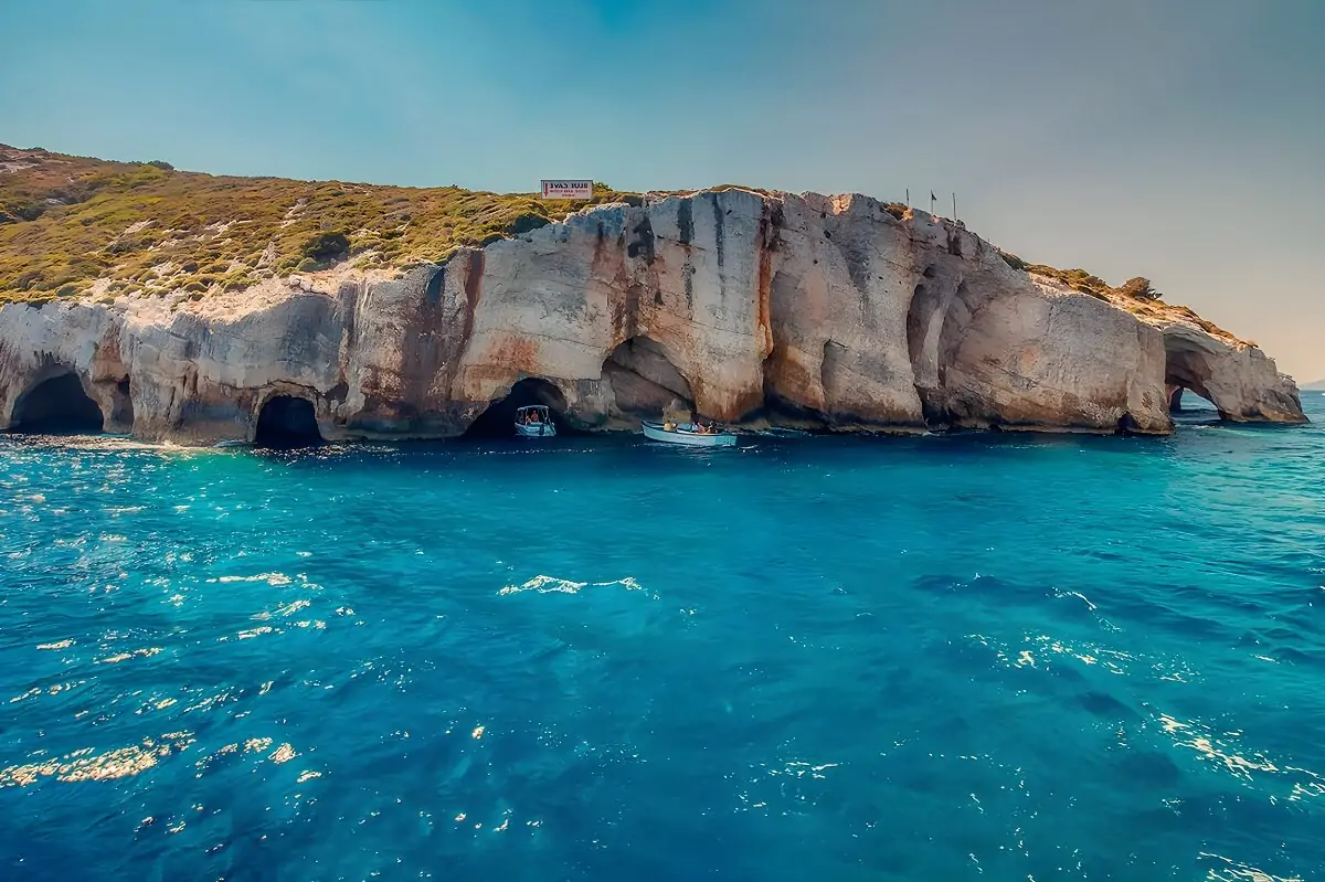 Błękitne jaskinie na wyspie Zakynthos