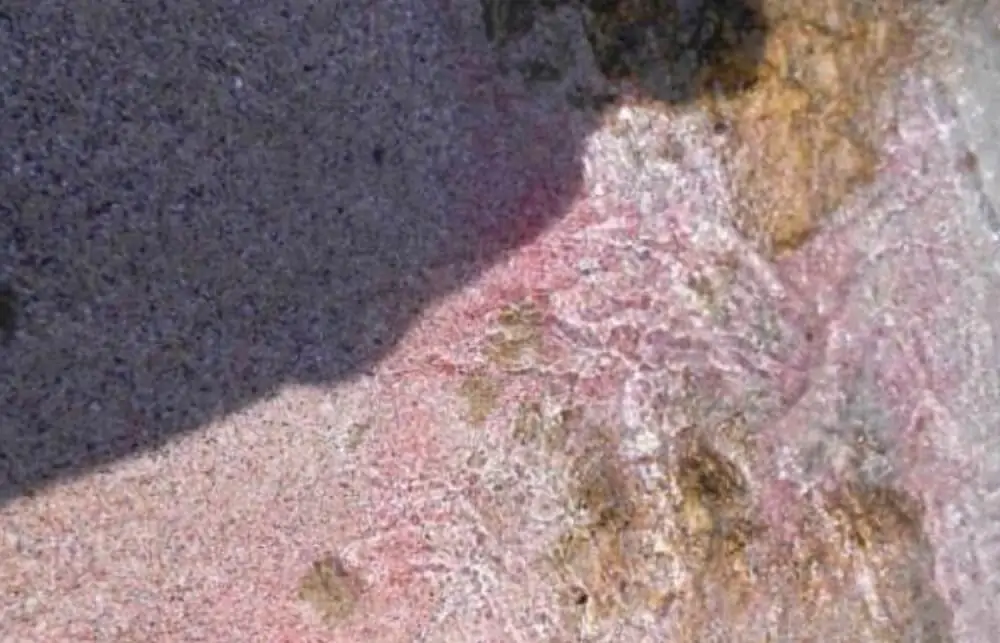 Różowa plaża w zatoce Balos
