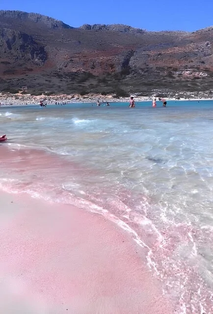 Różowa plaża w zatoce Balos