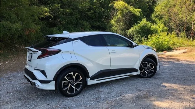 Toyota C-HR widok z boku