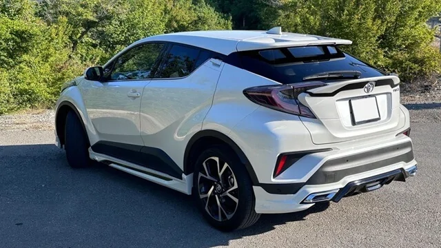 Toyota C-HR widok z tyłu
